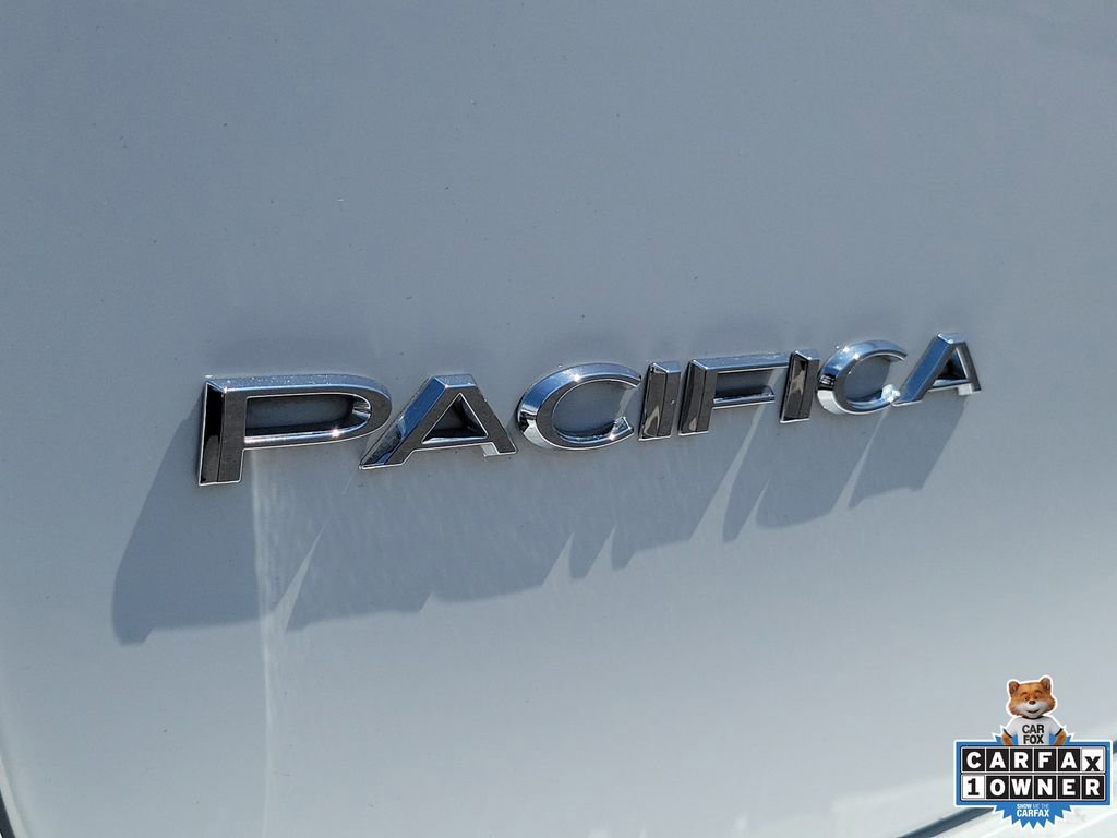 Used 2024 Chrysler Pacifica Touring FWD image 7