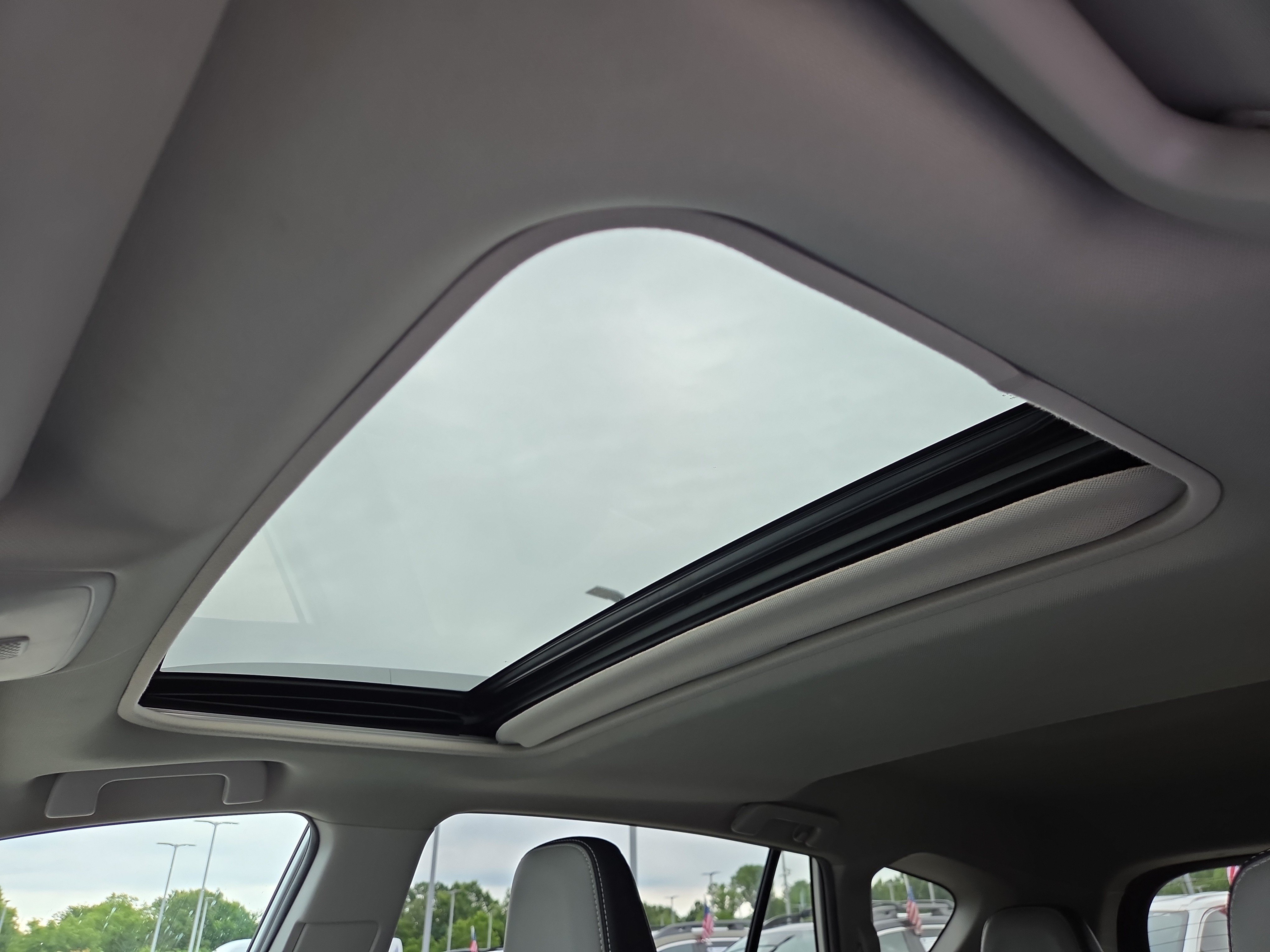 Used 2018 Toyota RAV4 Platinum AWD/4WD image 28