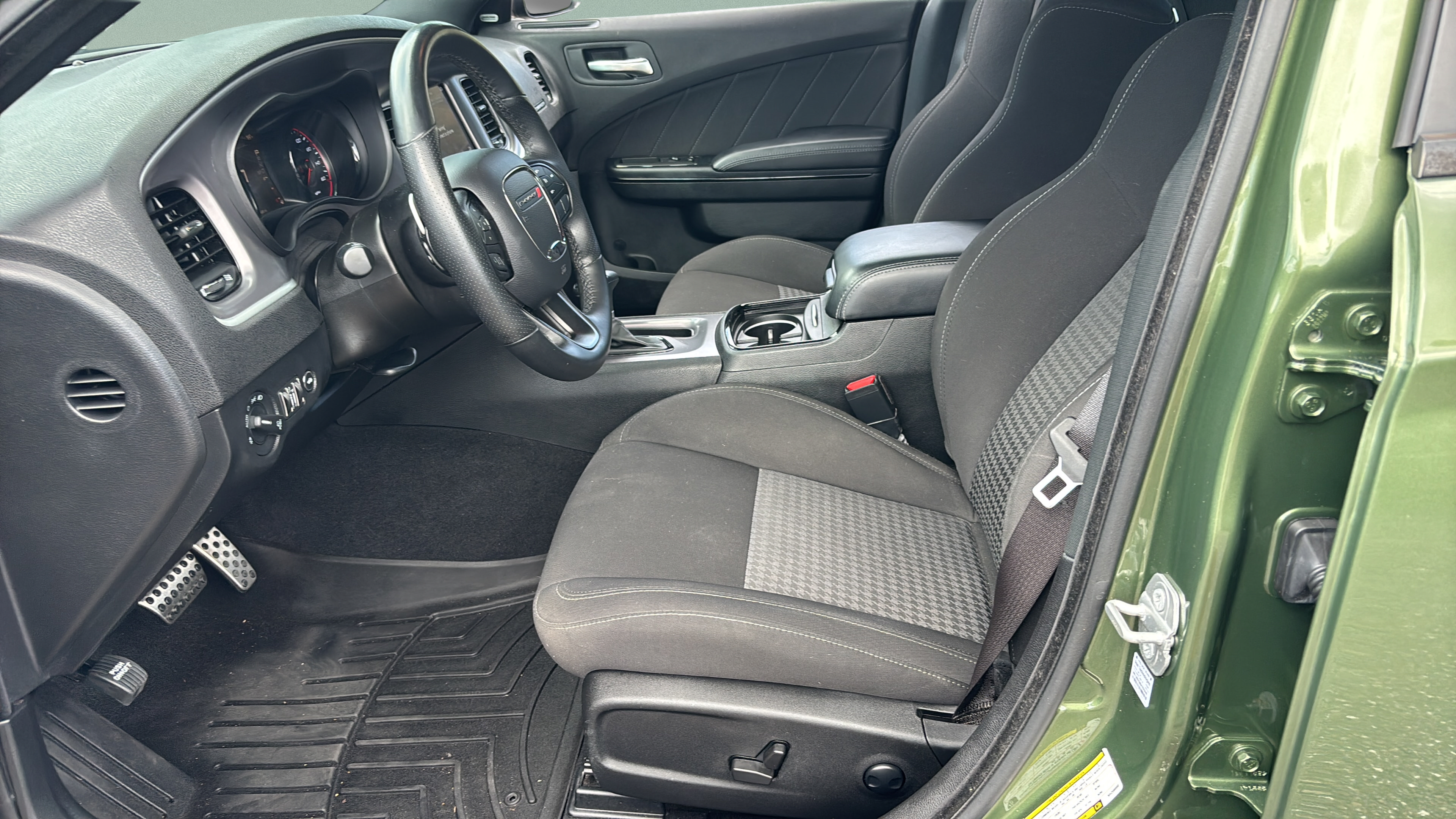 Used 2022 Dodge Charger R/T w/ Blacktop Package RWD image 10