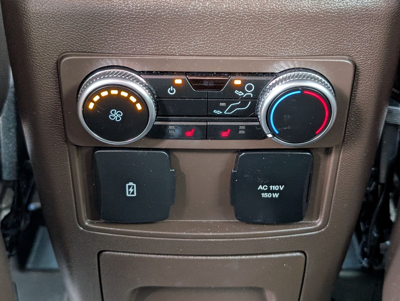 Used 2024 Ford Explorer King Ranch w/ Technology Package RWD image 32