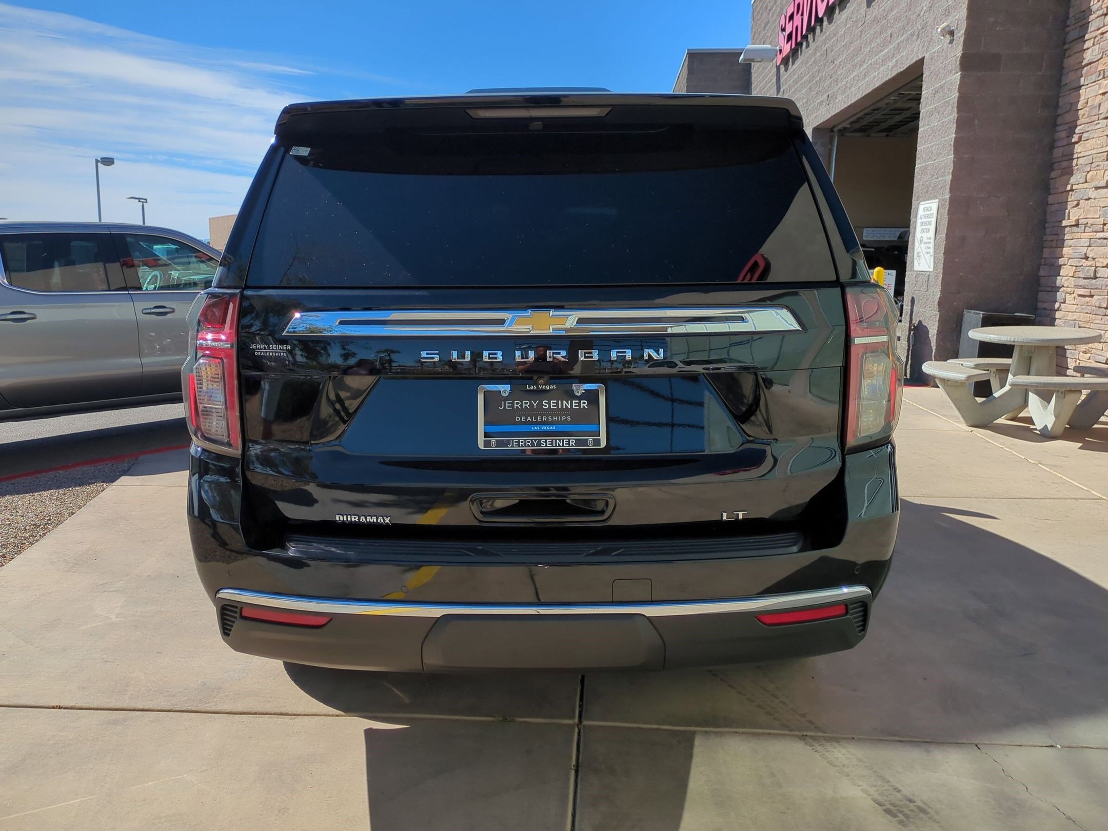 Used 2024 Chevrolet Suburban LT image 4