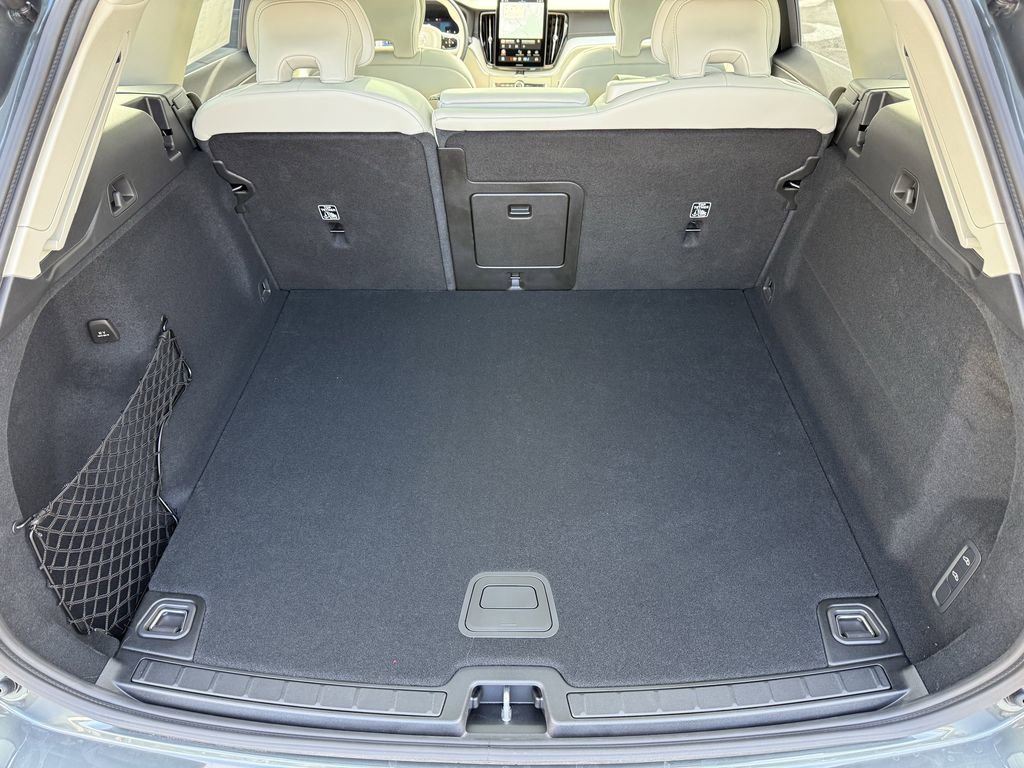 New 2026 Volvo XC60 B5 Ultra w/ Climate Package image 13