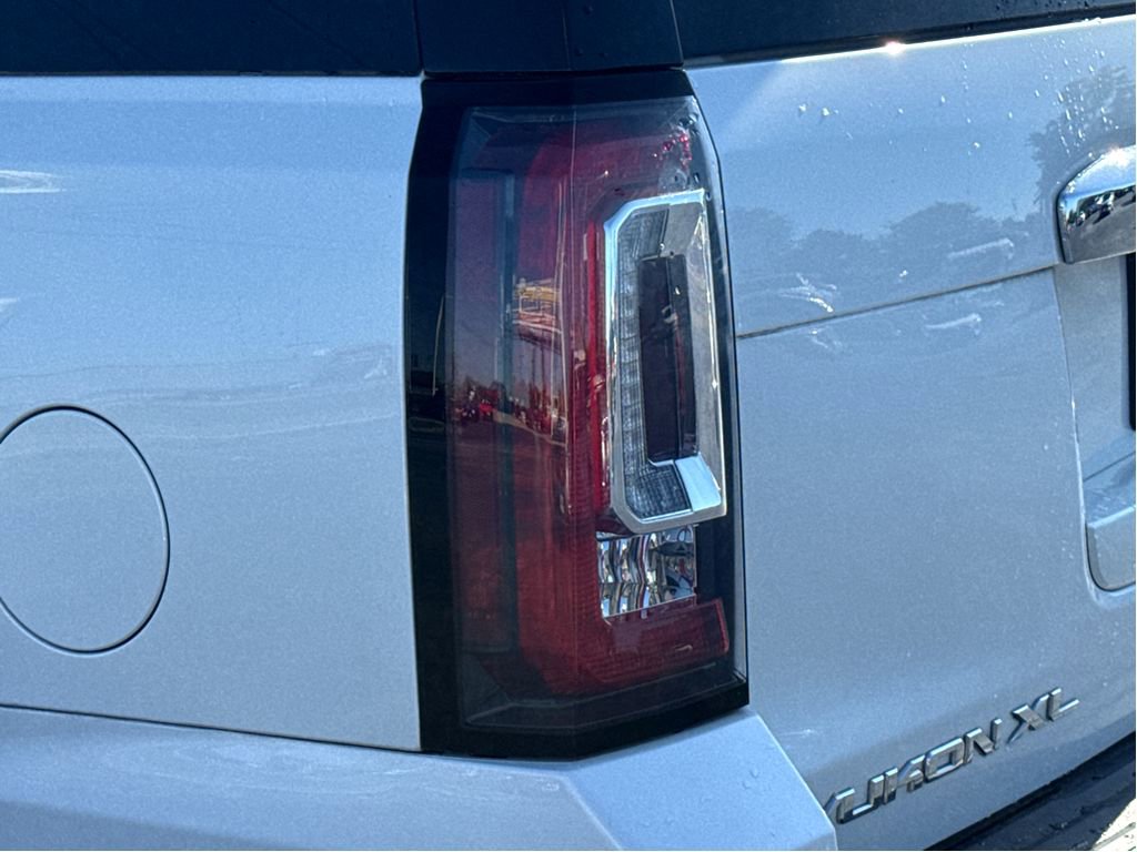 Used 2020 GMC Yukon XL Denali w/ Denali Premium Package AWD/4WD image 6