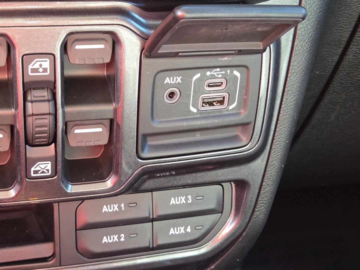 Used 2021 Jeep Wrangler Unlimited Sport AWD/4WD image 22