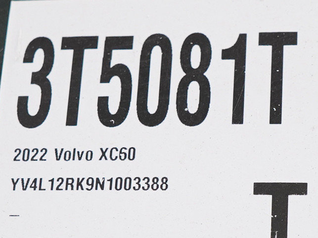 Used 2022 Volvo XC60 B5 Momentum w/ Climate Package AWD/4WD image 33