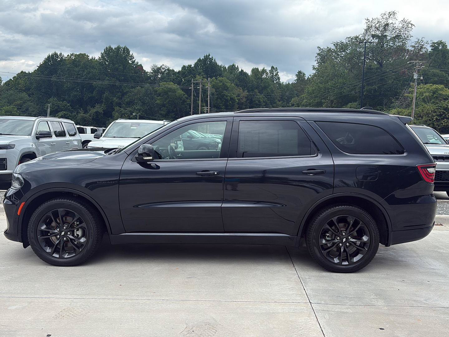 Used 2025 Dodge Durango R/T AWD/4WD image 3