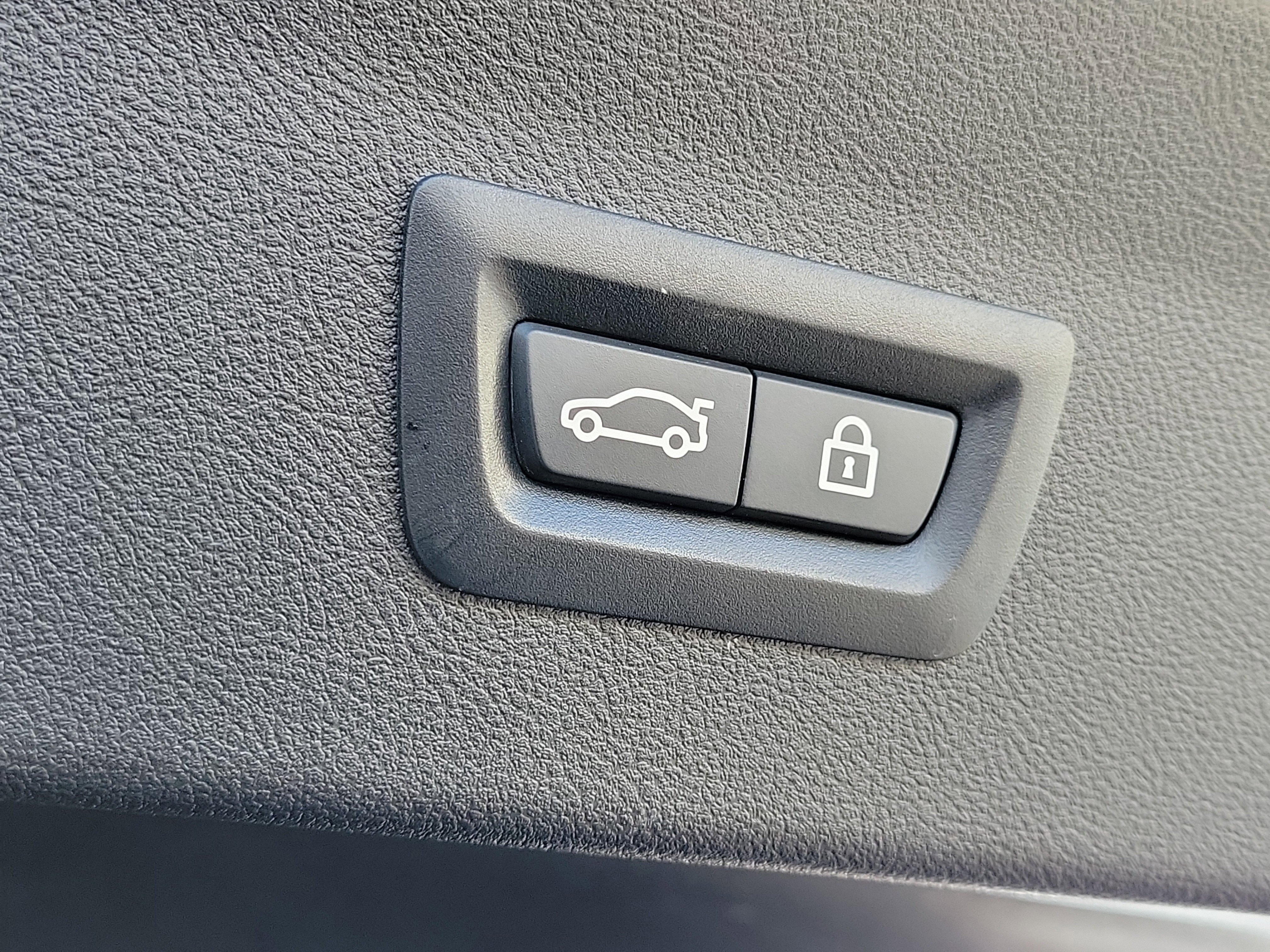 Used 2020 BMW X4 xDrive30i w/ Convenience Package image 9