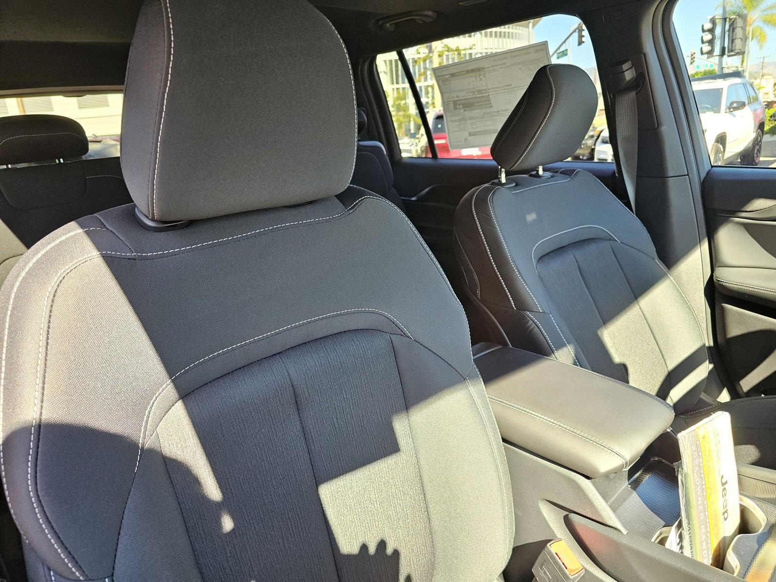 New 2025 Jeep Grand Cherokee L Laredo image 27