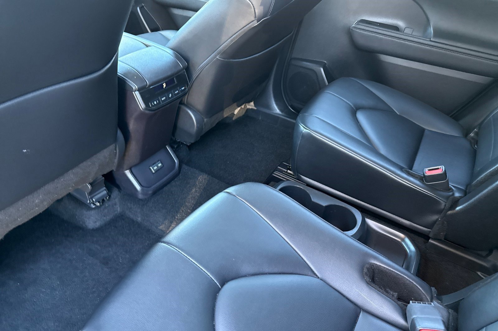 Used 2024 Toyota Highlander XLE image 25