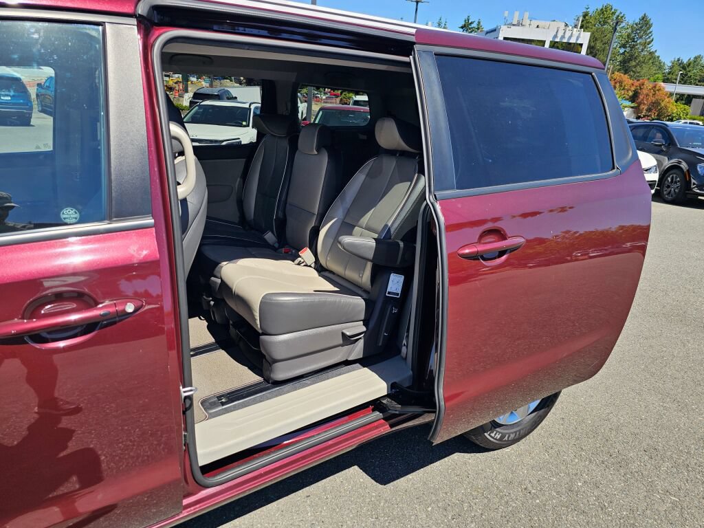 Used 2017 Kia Sedona LX w/ LX Essentials Premium Package FWD image 20