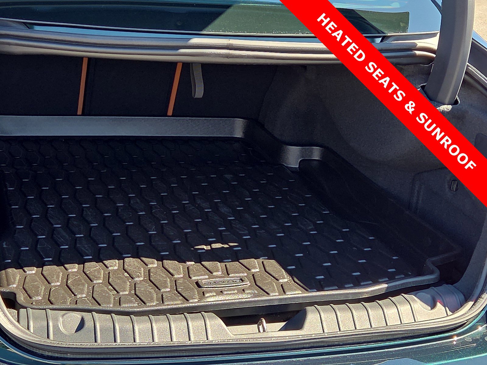 Used 2024 Jaguar XF R-Dynamic SE image 9