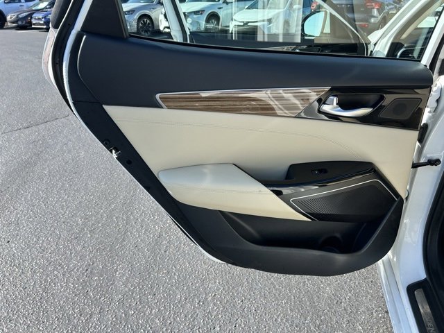 Used 2017 Kia Cadenza Technology image 13