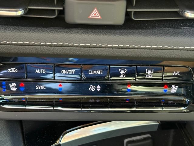 Used 2023 Buick Envision Avenir AWD/4WD image 20