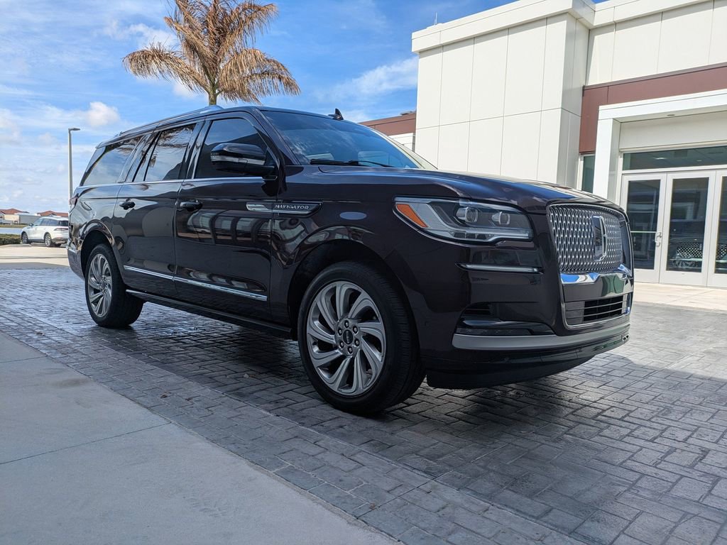 Certified 2024 Lincoln Navigator L Reserve image 3