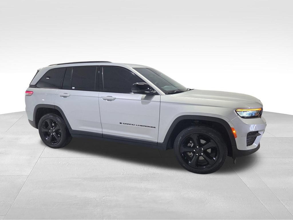 Certified 2023 Jeep Grand Cherokee Altitude AWD/4WD image 29