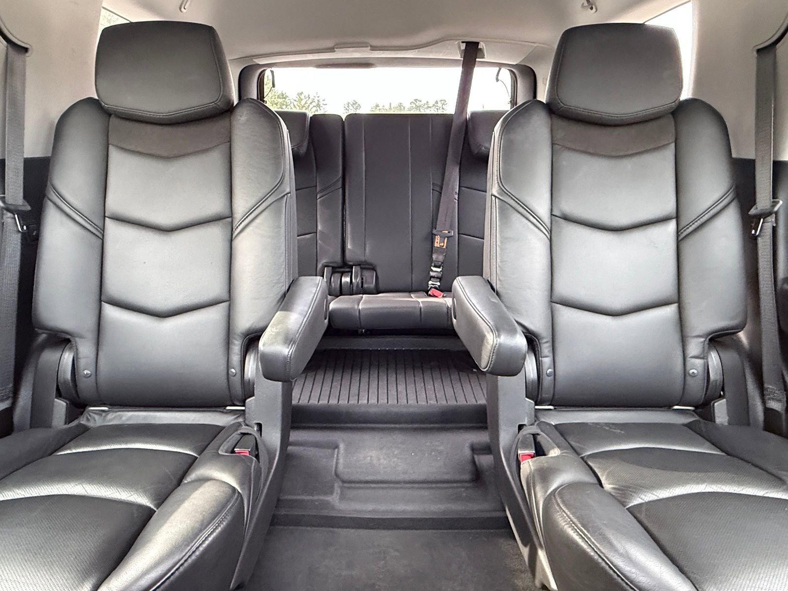 Used 2018 Cadillac Escalade Luxury image 41