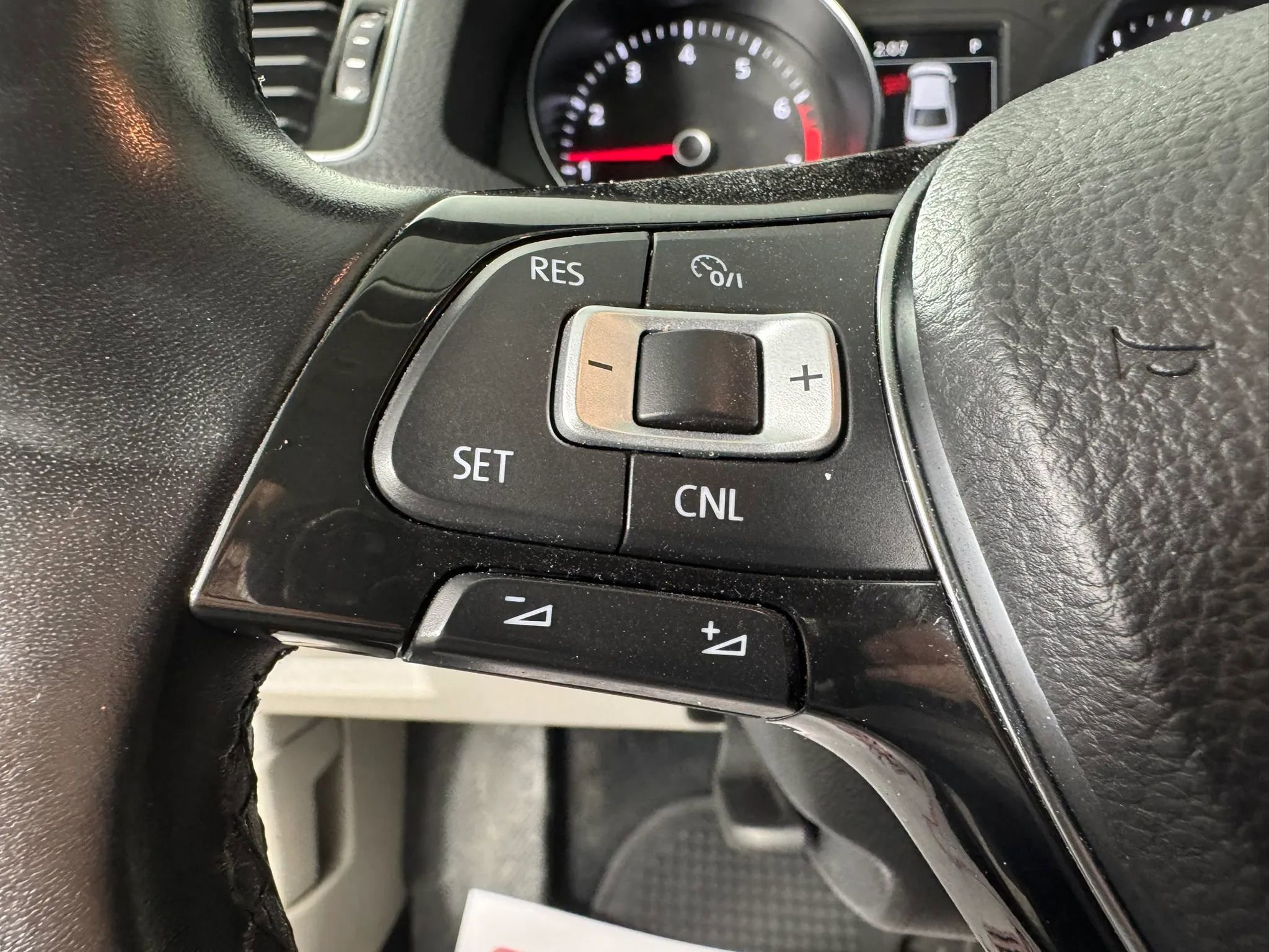 Used 2019 Volkswagen Passat 2.0T Wolfsburg w/ Wheels & Sunroof Package image 15