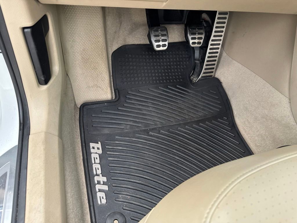 Used 2015 Volkswagen Beetle R-Line FWD image 23