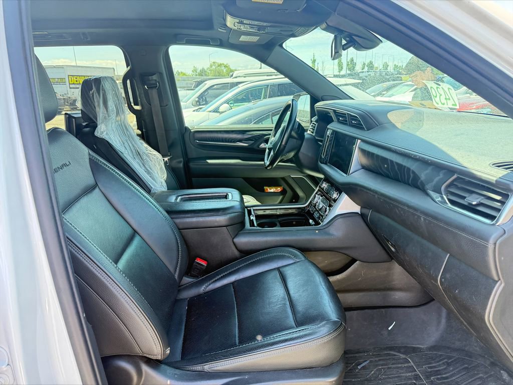 Used 2022 GMC Yukon XL Denali AWD/4WD image 16