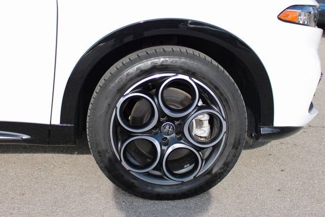 Used 2025 Alfa Romeo Tonale w/ Premium Package image 40