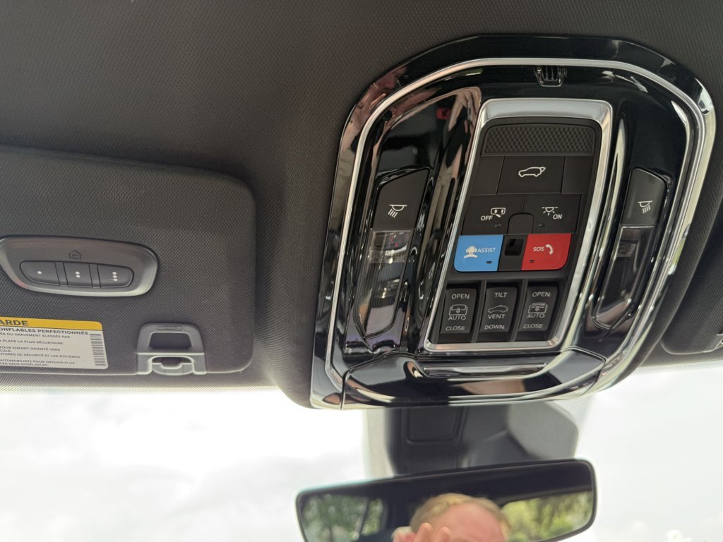 Used 2024 Jeep Grand Cherokee Summit w/ Luxury Tech Group V AWD/4WD image 38
