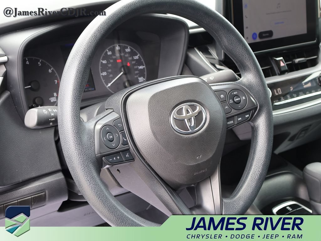 Used 2025 Toyota Corolla LE FWD image 24