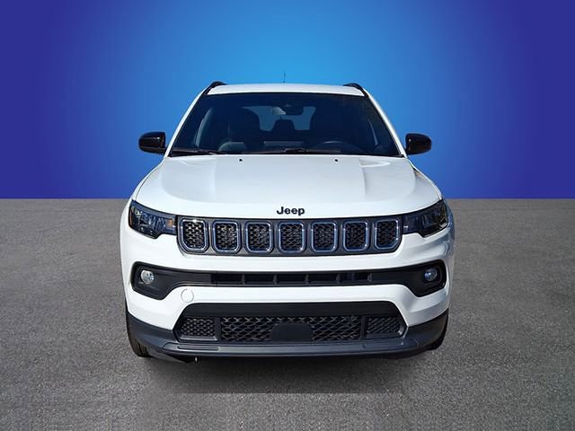 Used 2024 Jeep Compass Latitude image 2