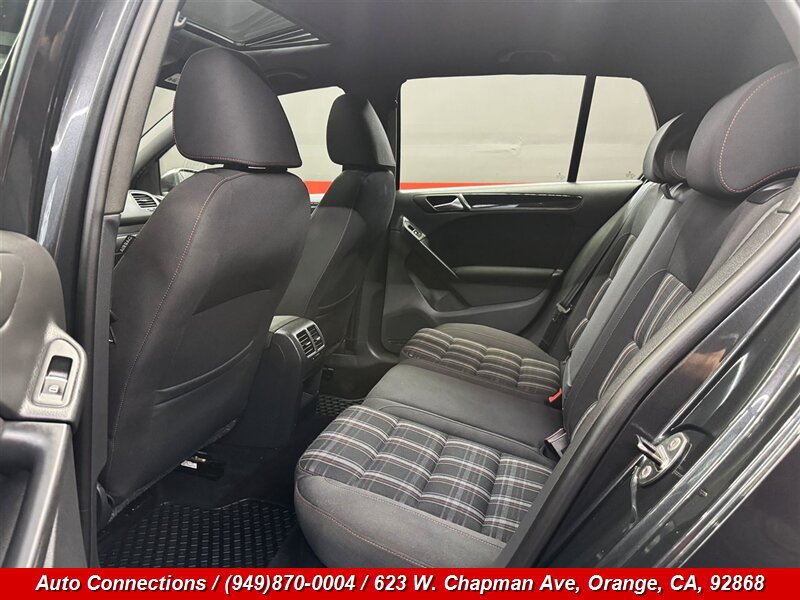 Used 2012 Volkswagen Golf 4-Door FWD image 9