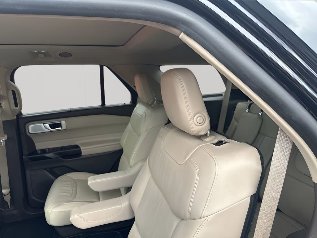 Used 2020 Ford Explorer Platinum w/ Premium Technology Package image 19