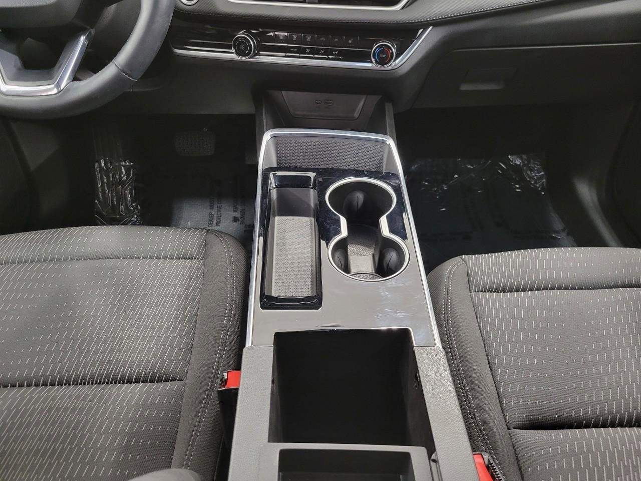 Used 2025 Chevrolet Equinox LT w/ Safety and Technology Package image 16