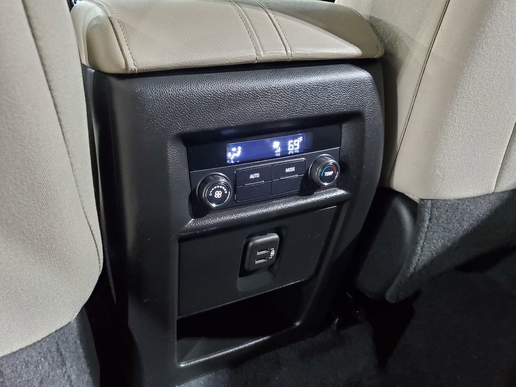 Used 2022 Chevrolet Traverse LT image 26