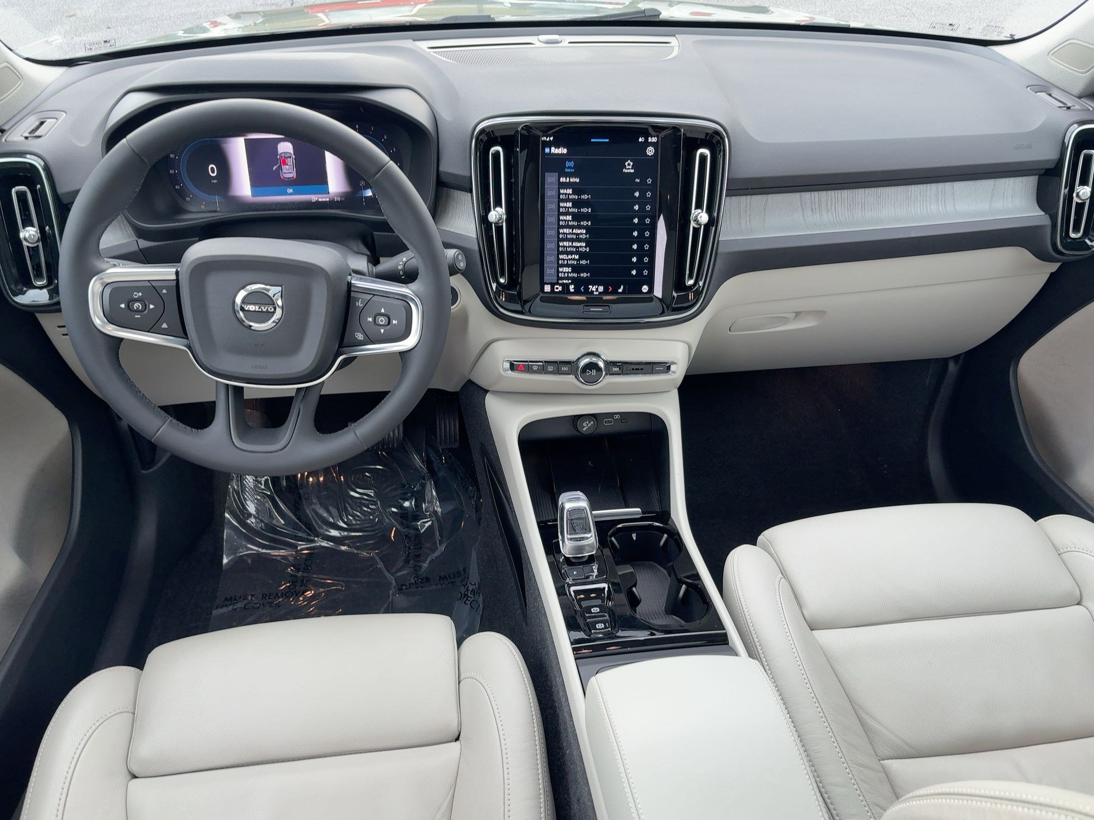 Used 2024 Volvo XC40 B5 Plus w/ Climate Package image 16