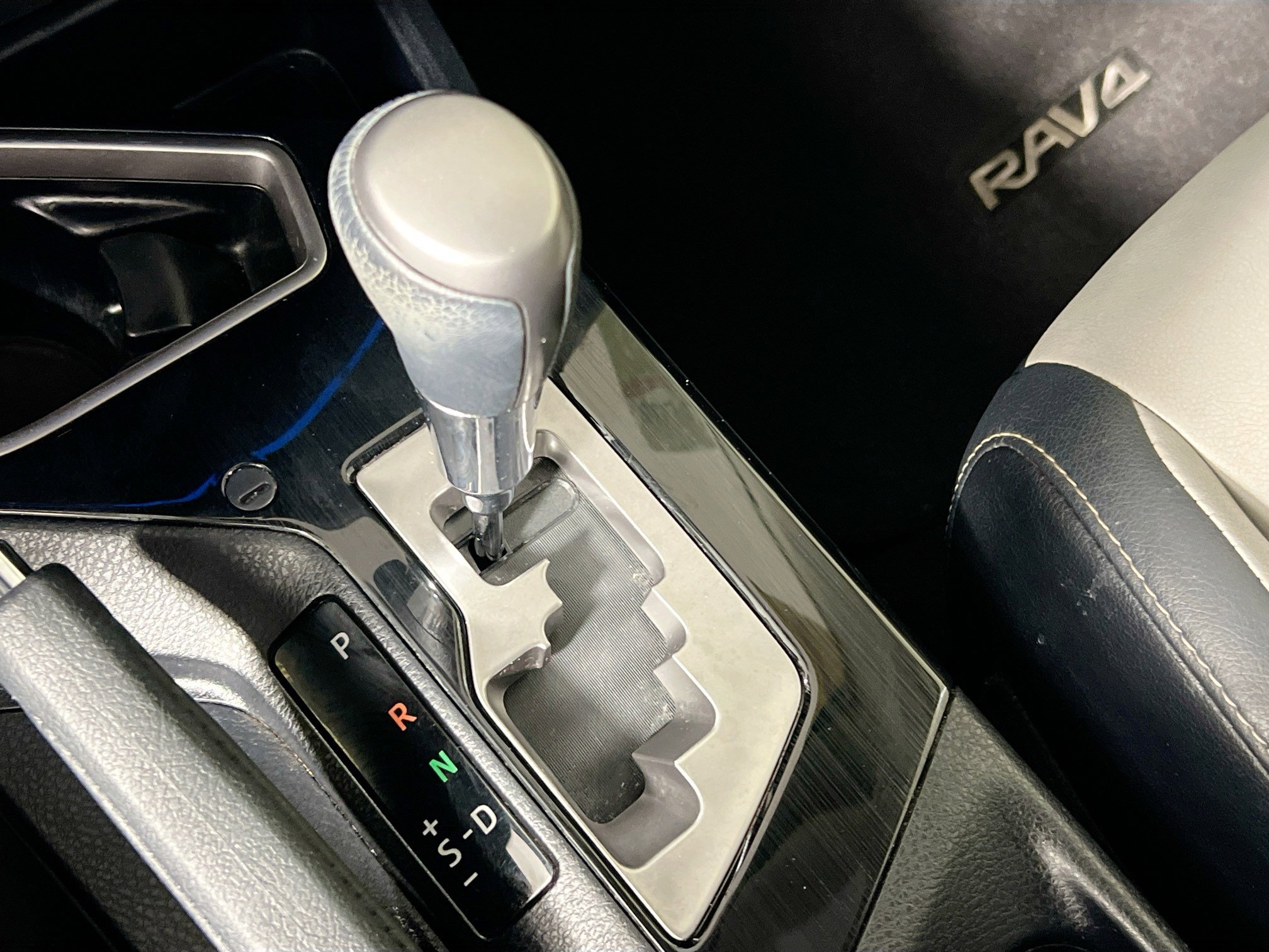 Used 2017 Toyota RAV4 Limited image 25