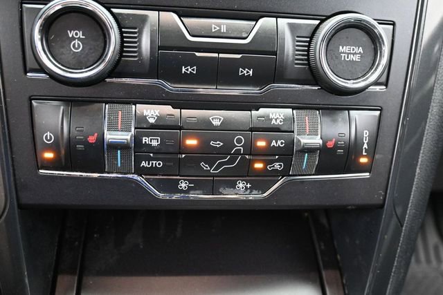 Used 2019 Ford Explorer XLT w/ Equipment Group 202A FWD image 21