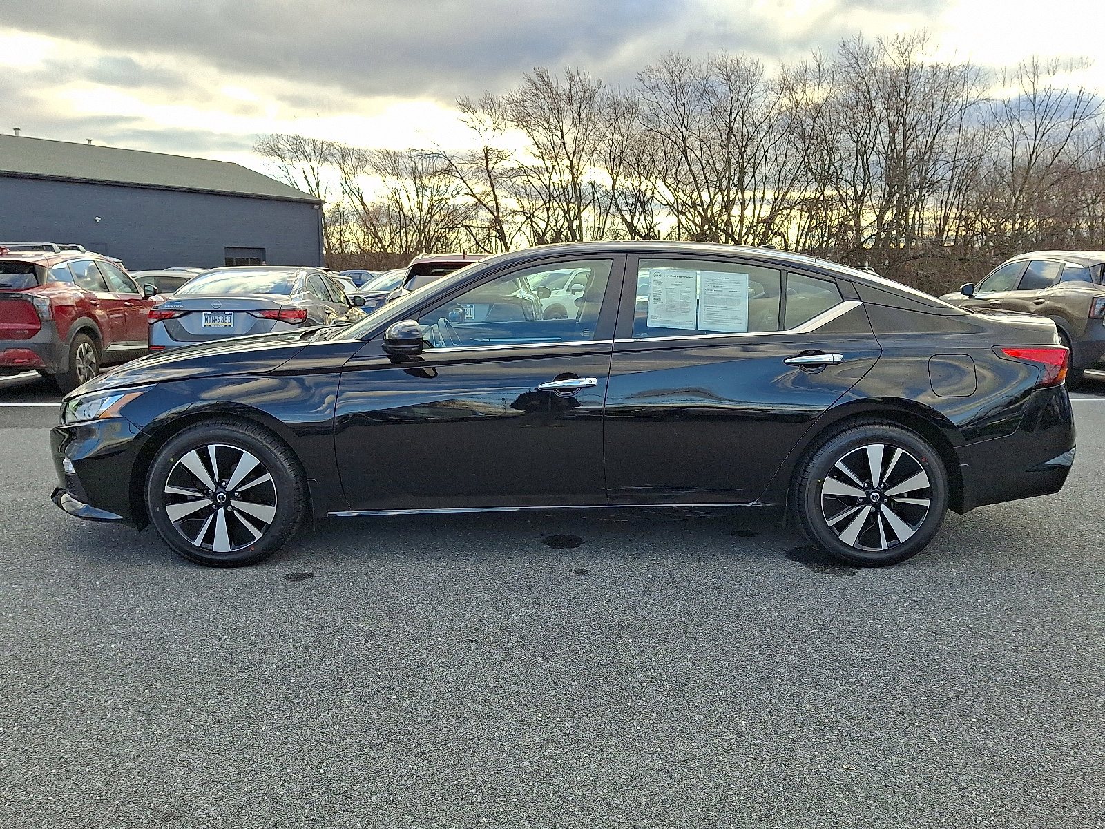 Certified 2022 Nissan Altima 2.5 SV w/ SV Premium Package image 5