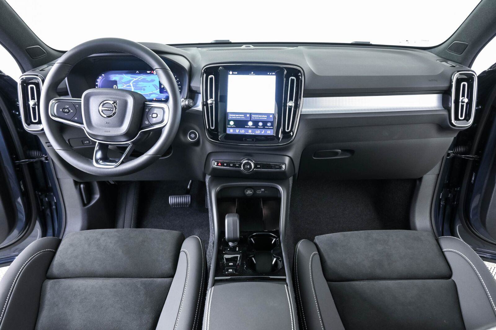 New 2026 Volvo XC40 B5 Ultra w/ Protection Package Premier AWD/4WD image 18