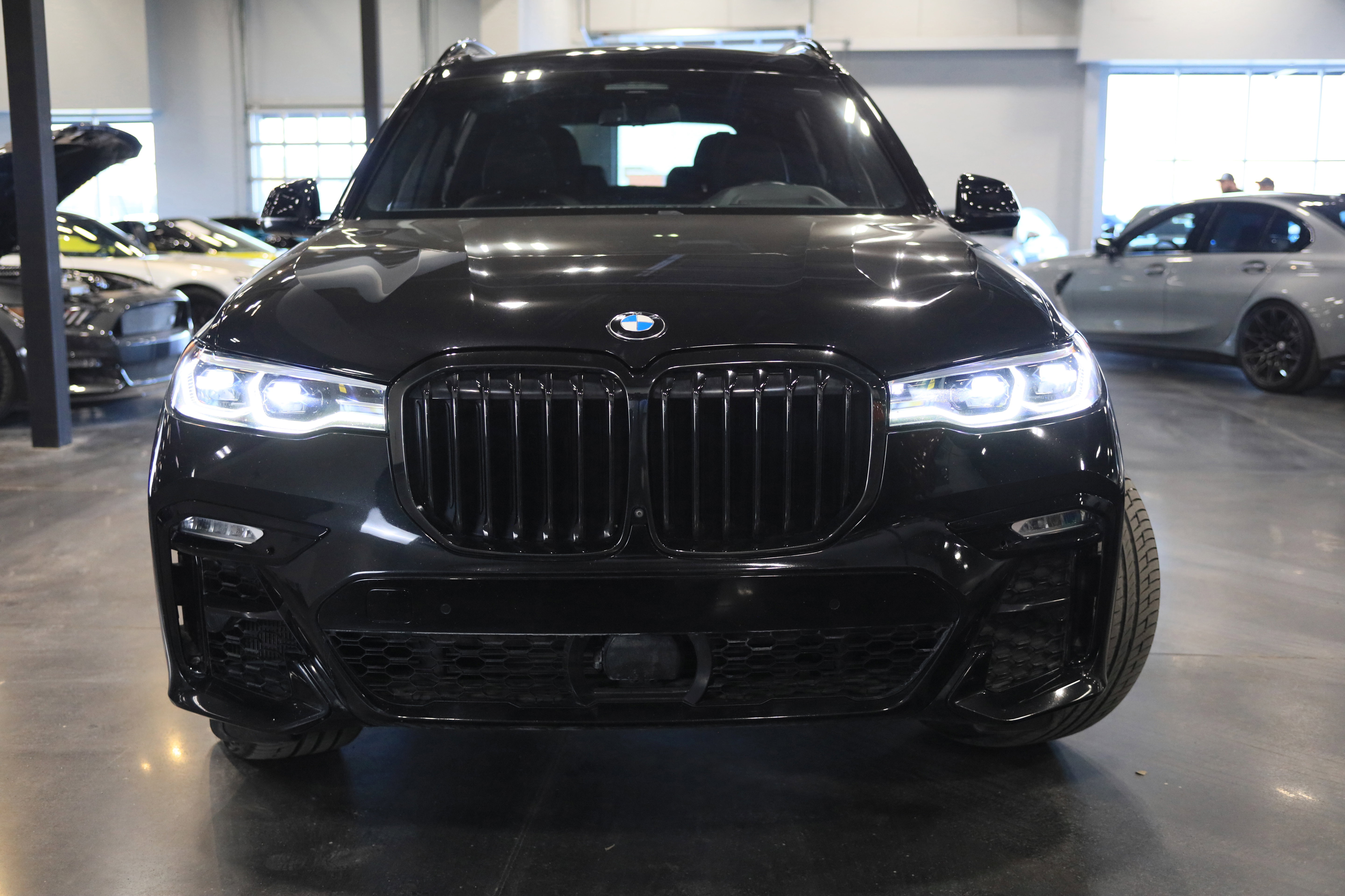 Used 2022 BMW X7 M50i w/ Dynamic Handling Package image 2