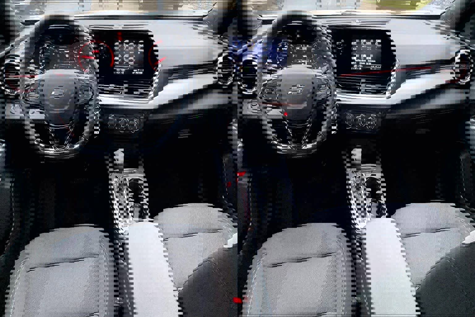 Certified 2025 Chevrolet Trax RS w/ Driver Confidence Package image 16