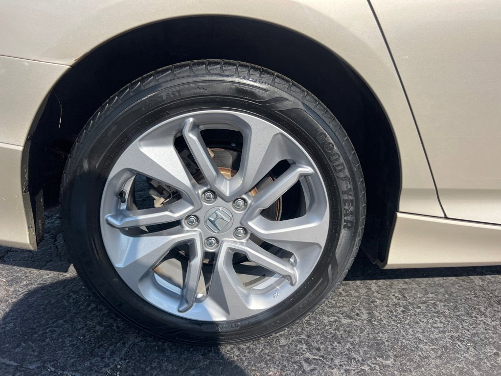 Used 2018 Honda Accord LX image 37