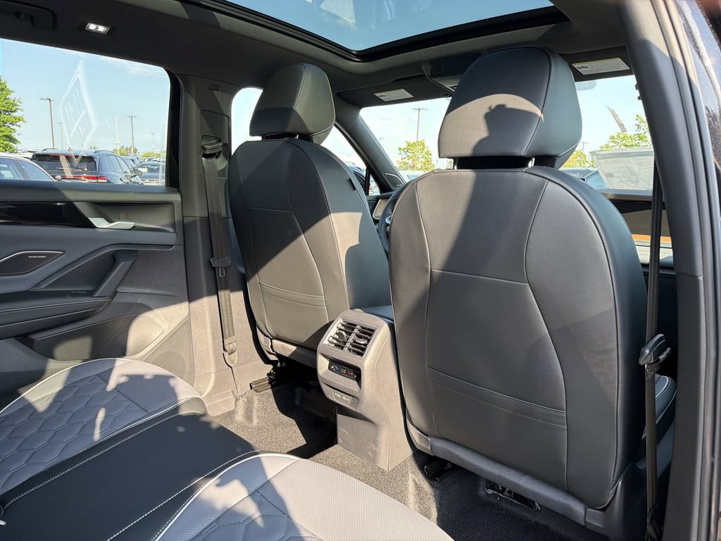 New 2026 Volkswagen Tiguan SEL R-Line AWD/4WD image 17