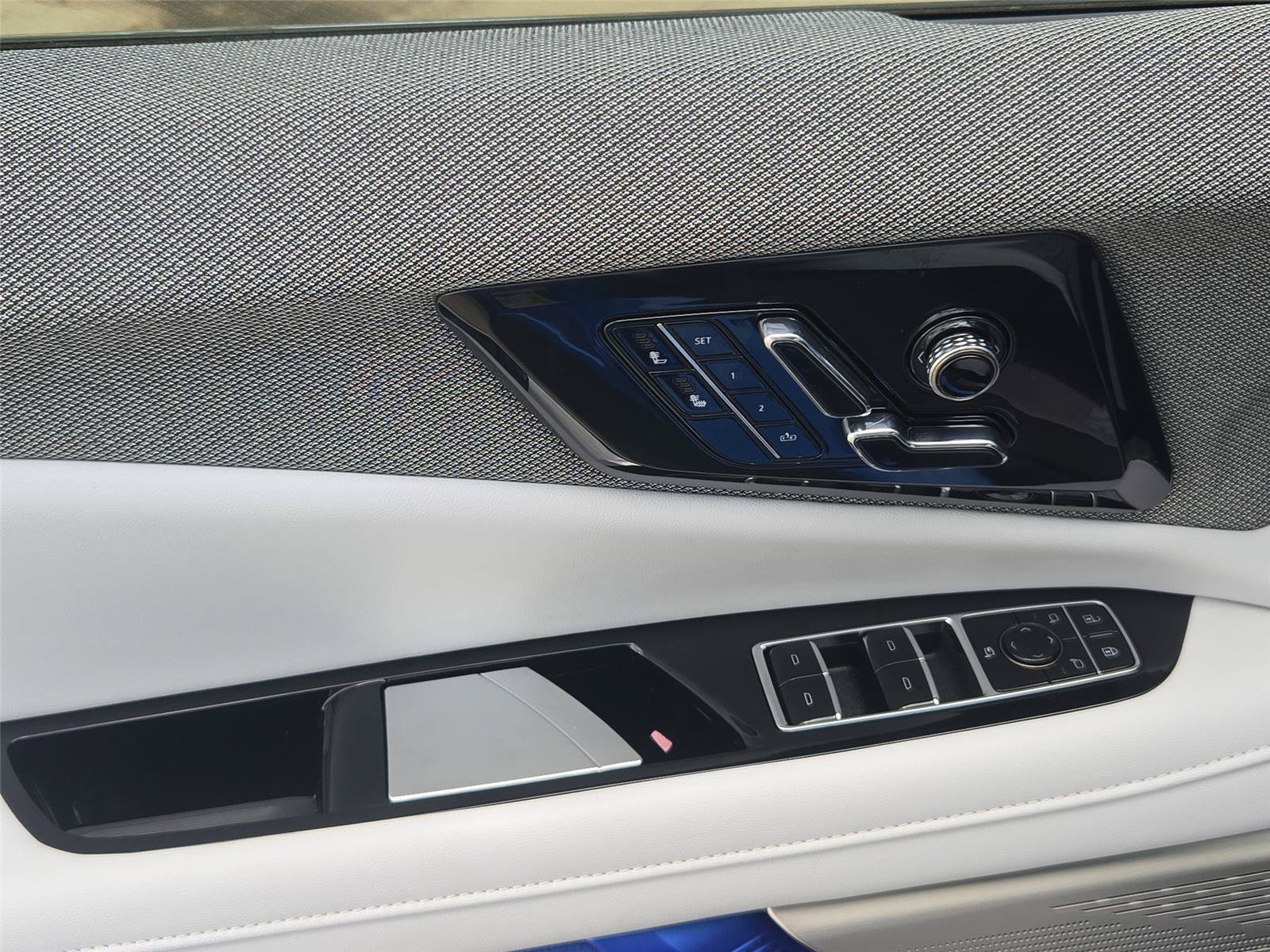 New 2026 Cadillac Optiq Luxury 1 w/ LPO, Floor Liner Package AWD/4WD image 24