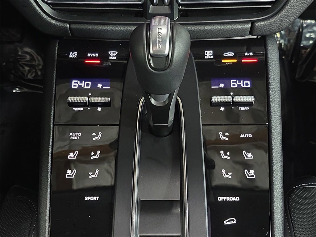 Certified 2025 Porsche Macan image 19