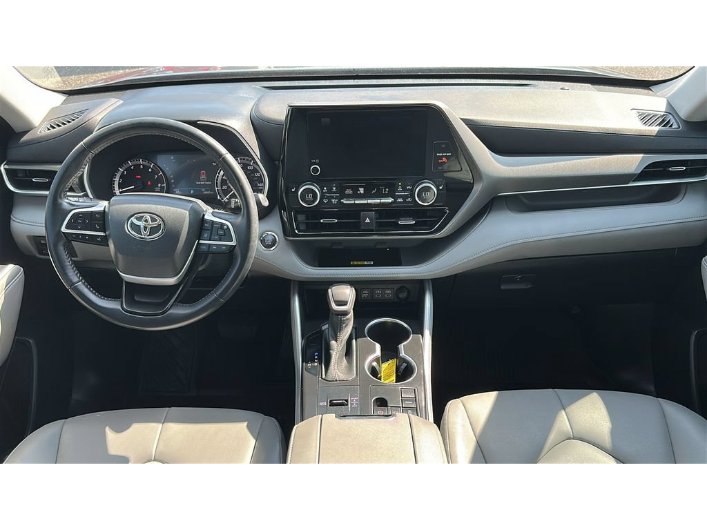 Used 2023 Toyota Highlander XLE FWD image 25