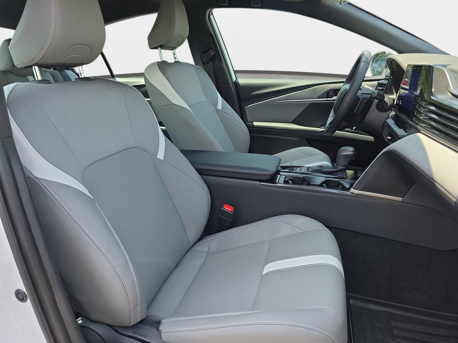 Used 2026 Toyota Camry SE FWD image 10
