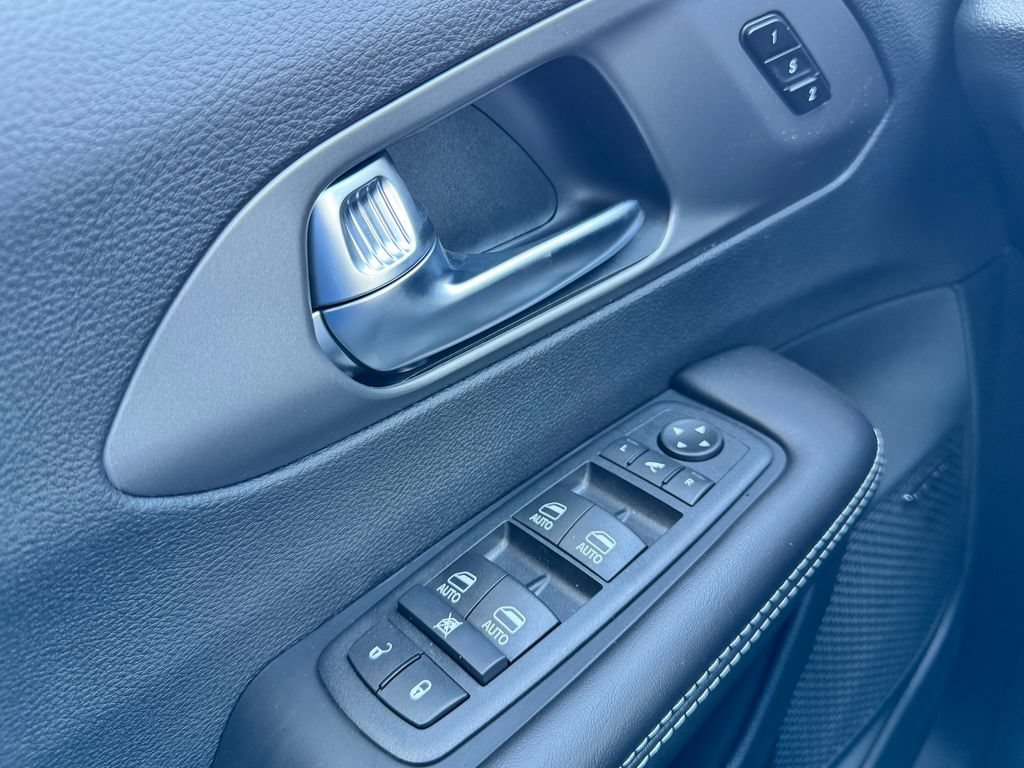 New 2027 Chrysler Pacifica Limited FWD image 28