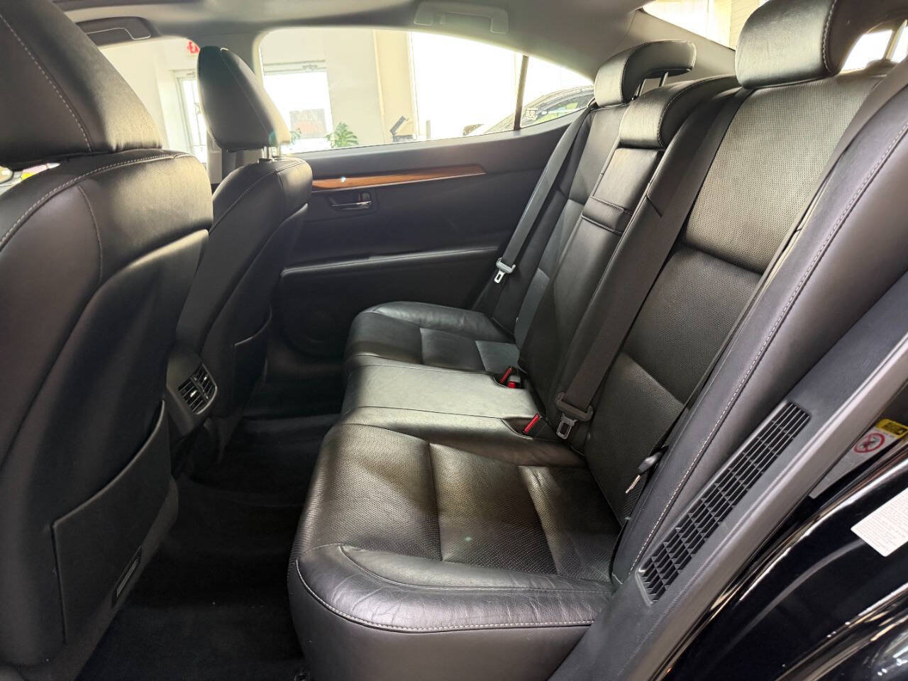 Used 2015 Lexus ES 300h w/ Navigation System Package FWD image 13