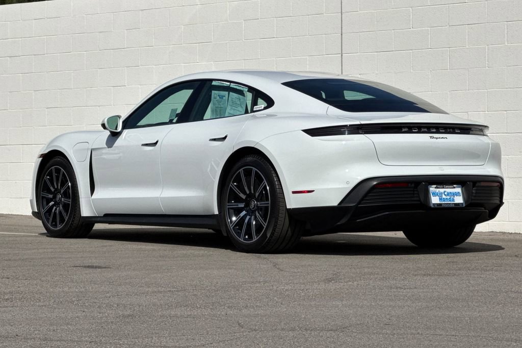 Used 2022 Porsche Taycan RWD image 3