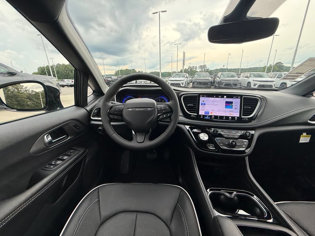 New 2027 Chrysler Pacifica Limited w/ S Appearance Package FWD image 8