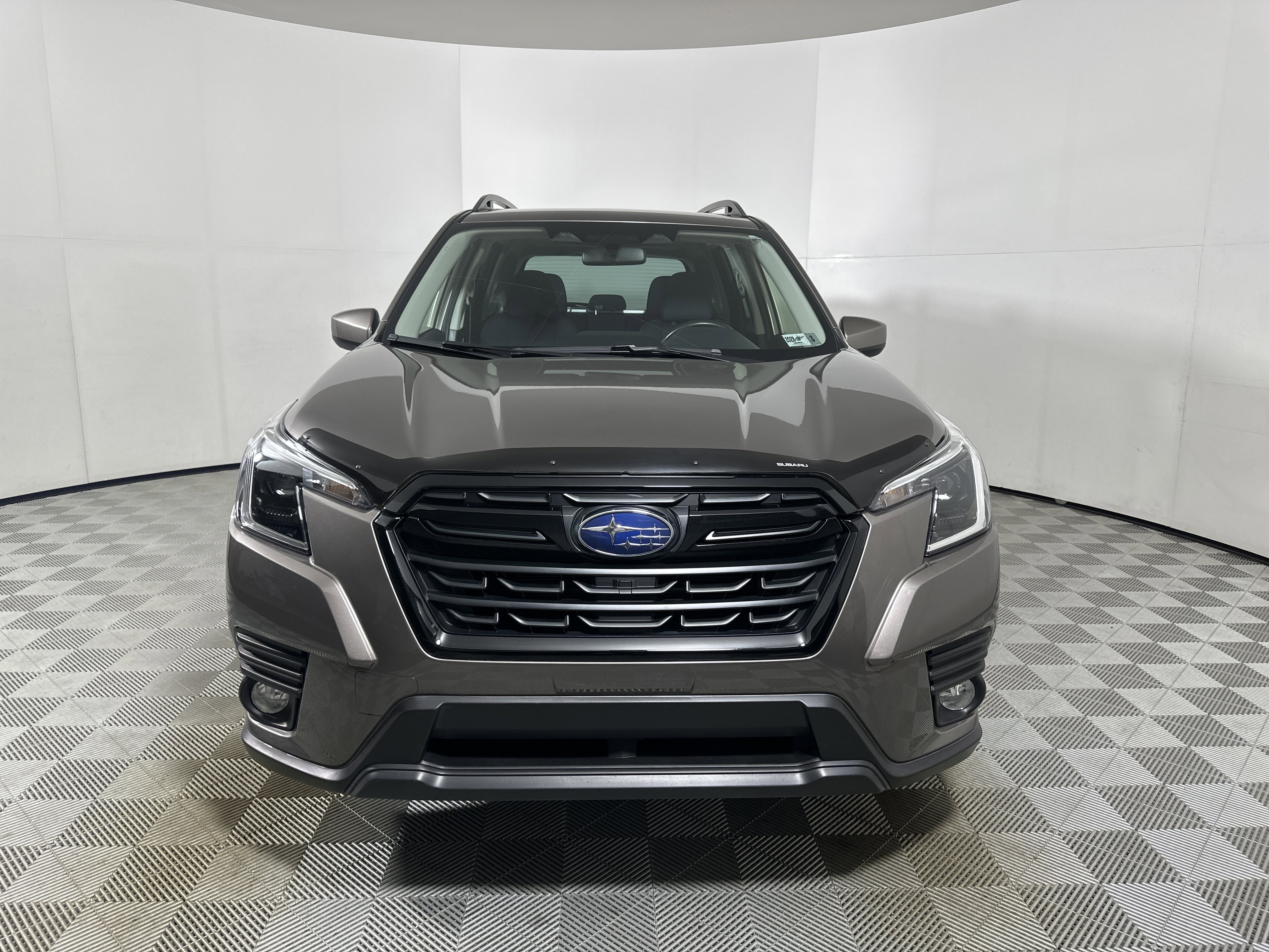 Used 2023 Subaru Forester Premium image 2