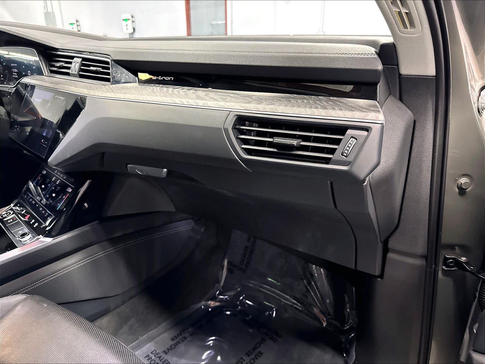 Used 2024 Audi Q8 e-tron Premium Plus AWD/4WD image 18